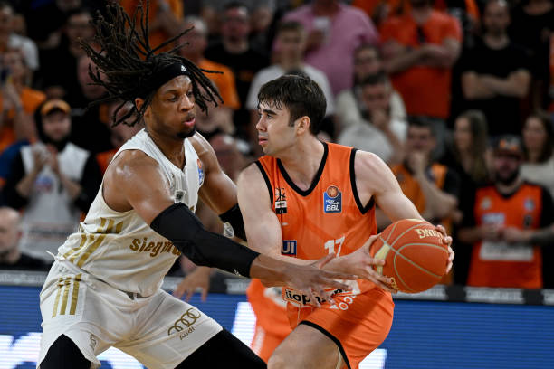 更是一个 更是一个