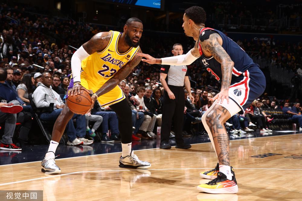 将浓眉与佩 将浓眉与佩