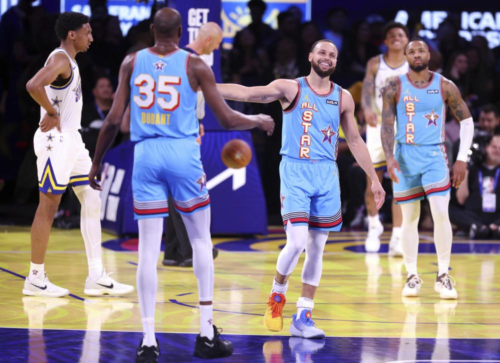 是她走向更 是她走向更